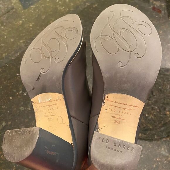 Ted Baker Grey Patent Booties Sz 36.5 GUC - Picture 9 of 9